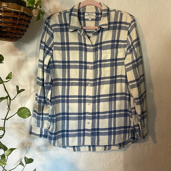 MADEWELL CLASSIC LONG SLEEVE BUTTON DOWN BLUE AND WHITE - Picture 1 of 6